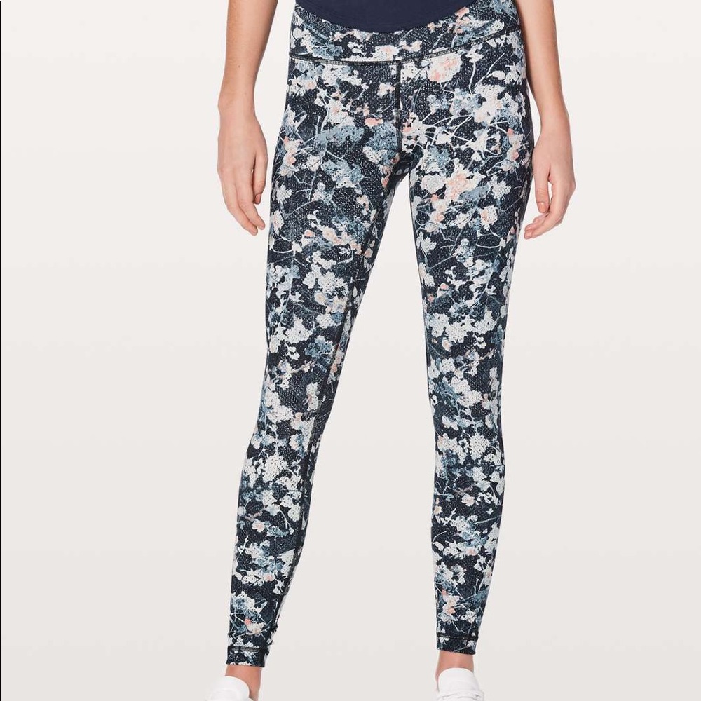 Lululemon Wunder Under Luxtreme Spring Bloom Sz 4
